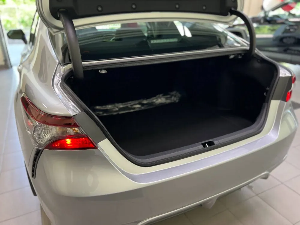 2022 Toyota Camry SE FWD Celestial Silver 17